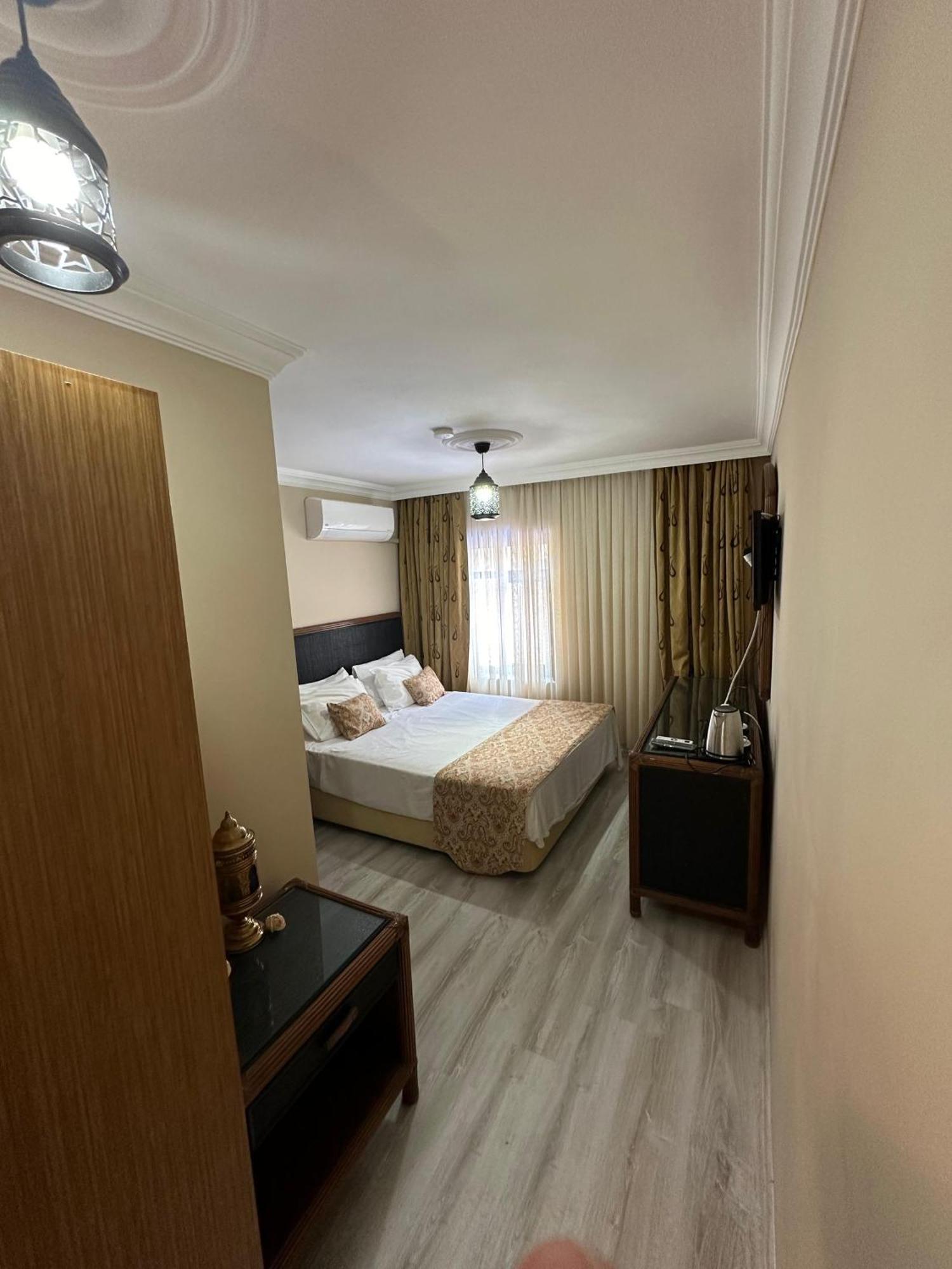 Loost Town Inn Hotel Antalya Exterior photo