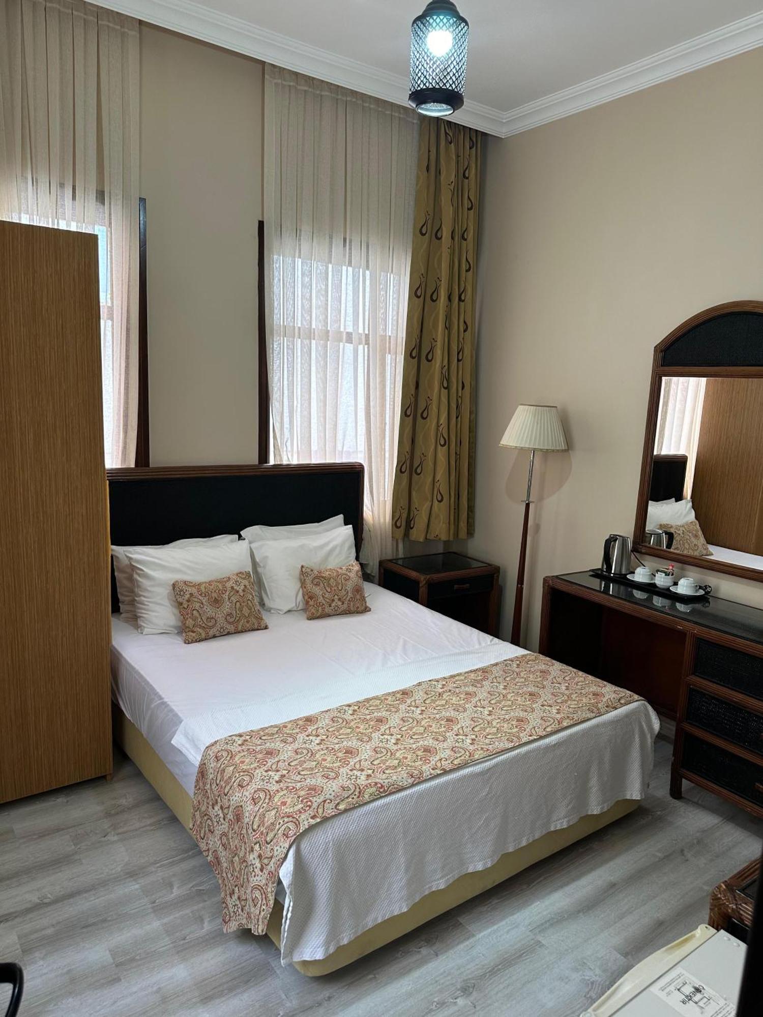Loost Town Inn Hotel Antalya Exterior photo